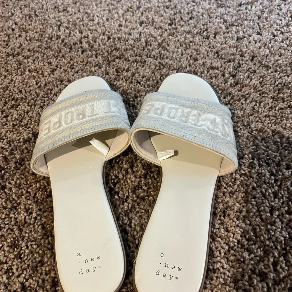 A New Day Womens Size 9 St Tropez Cream Canvas Slides Summer Resort Tropical